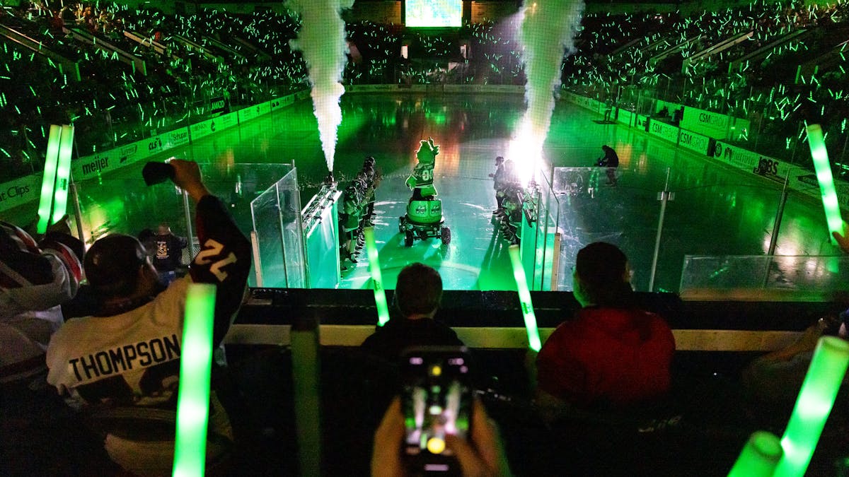 K-WINGS HOST 9,757 FOR GREEN ICE &amp; KIDS DAY, TAKE 5-OF-6 POINTS ON WEEK