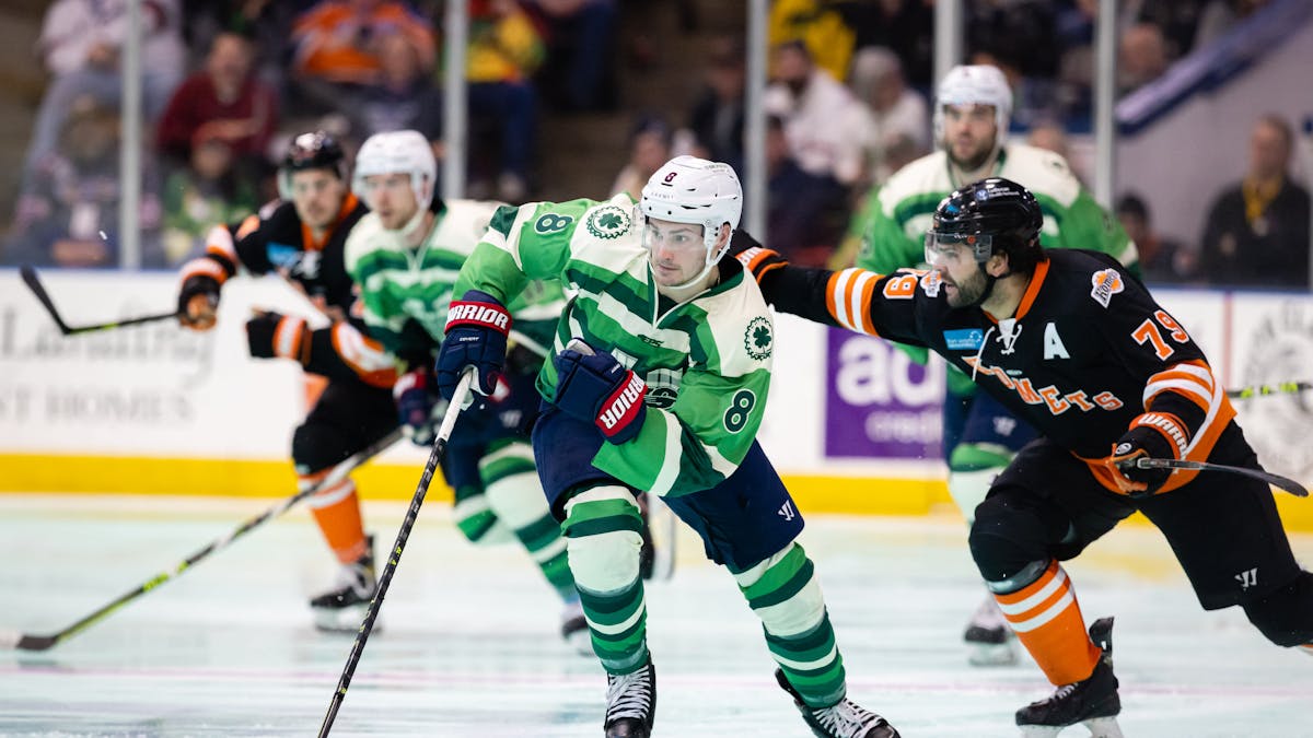 K-WINGS STRIKE EARLY IN SOLD-OUT GREEN ICE GAME, KOMETS TAKE THIRD