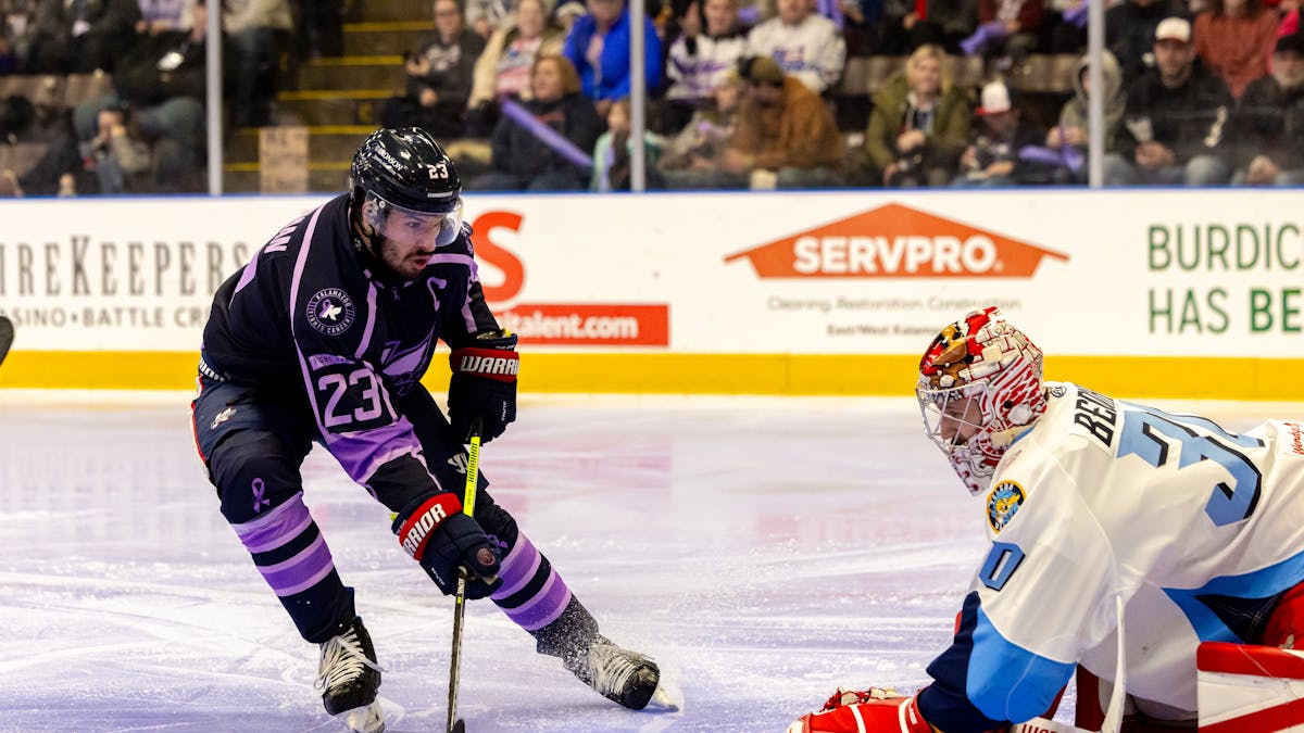 K-WINGS COME UP SHORT AGAINST WALLEYE ON LAVENDER ICE